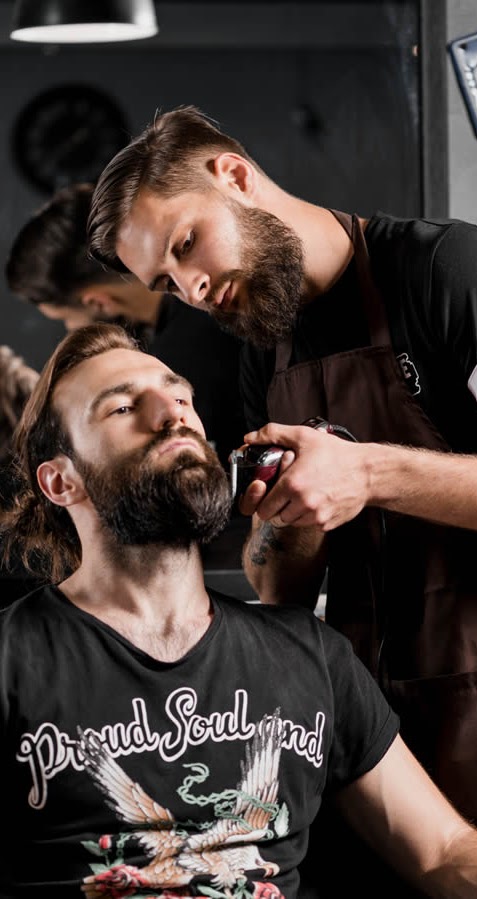 Máquina trabalhando no degradê em barbearia no Cambuí